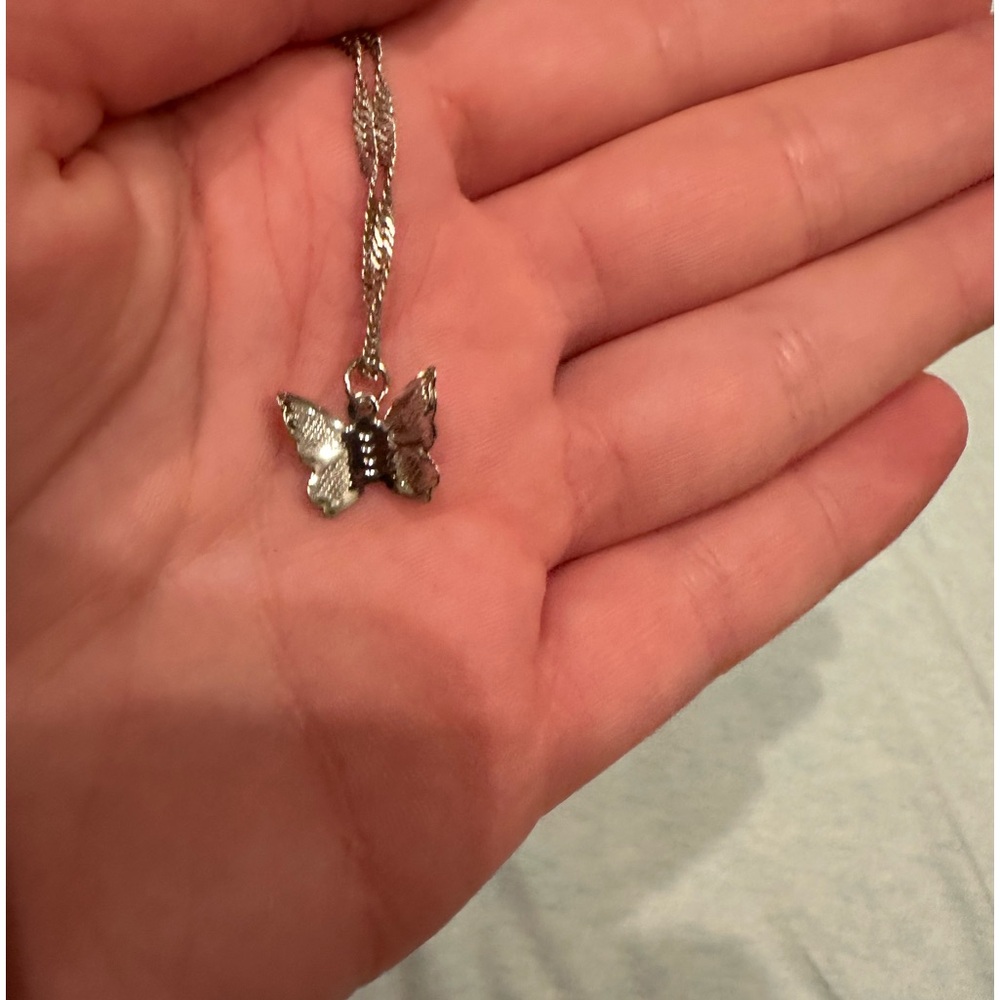 Single silver butterfly chocker necklace